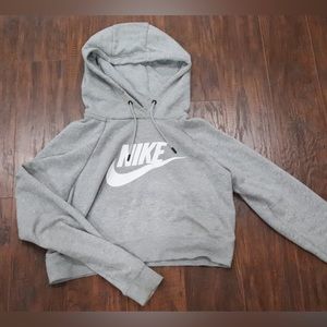 Nike sweatshirt cropped woman’s size small